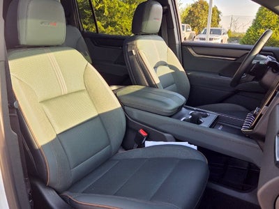 2025 GMC Acadia AT4