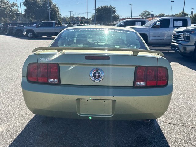 2005 Ford Mustang Deluxe