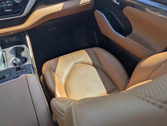 2022 Toyota Highlander Platinum