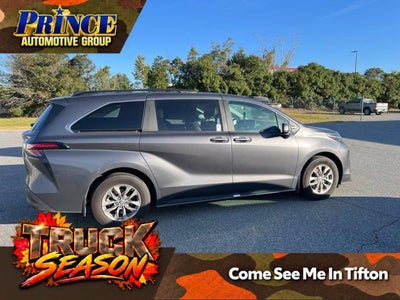 2025 Toyota Sienna XLE 8 Passenger