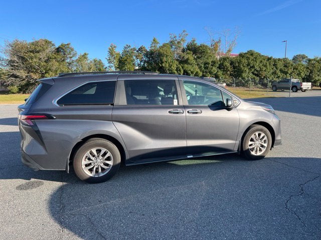 2025 Toyota Sienna XLE 8 Passenger