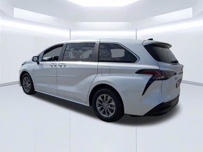2024 Toyota Sienna XLE 8 Passenger
