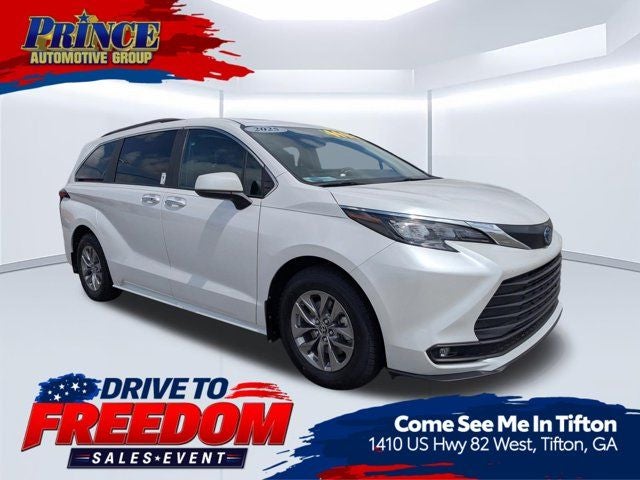 2025 Toyota Sienna XLE 8 Passenger