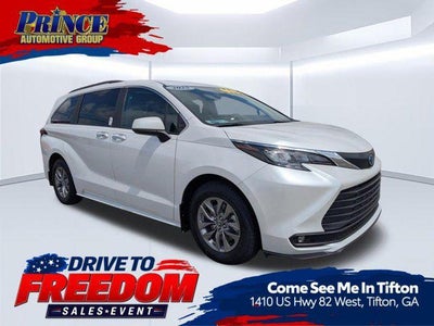 2025 Toyota Sienna XLE 8 Passenger