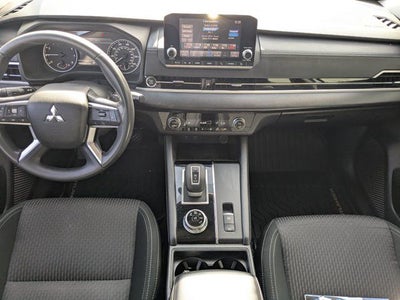 2022 Mitsubishi Outlander ES