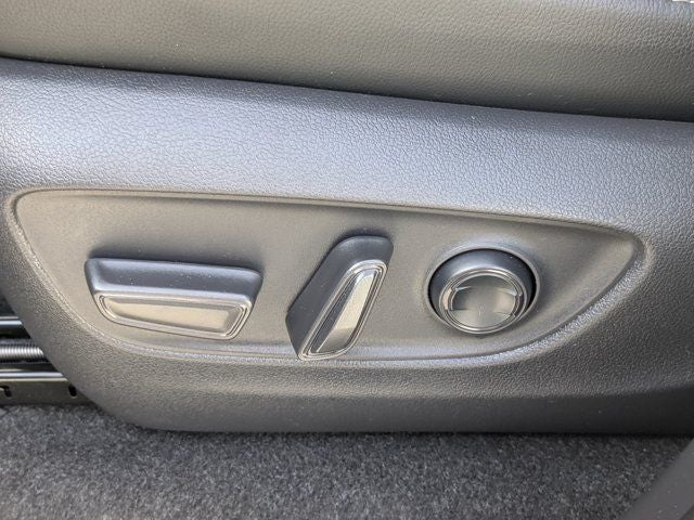 2025 Toyota Land Cruiser Base PREMIUM